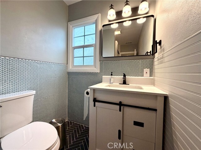 Building Photo - 9912 Newcomb Ave