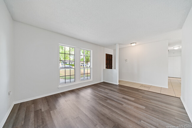 Building Photo - 4851 Castle Arms Dr