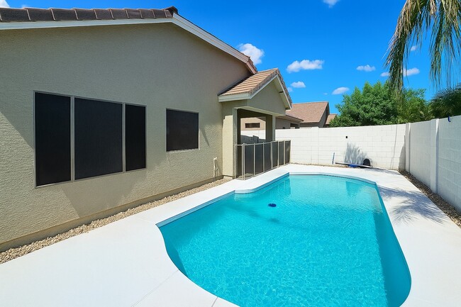 Building Photo - 28057 N Quartz Dr