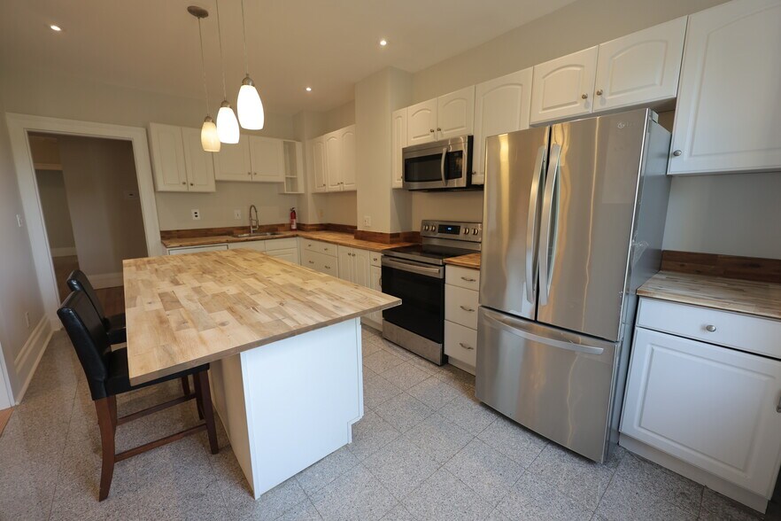 Building Photo - 318 Tappan St