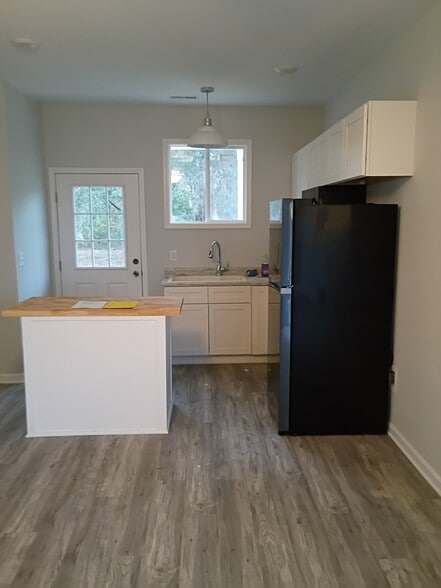 Kitchen - 121 Rose Lk Dr