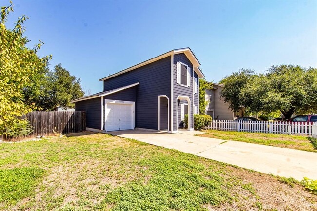 Building Photo - 10923 Menchaca Rd