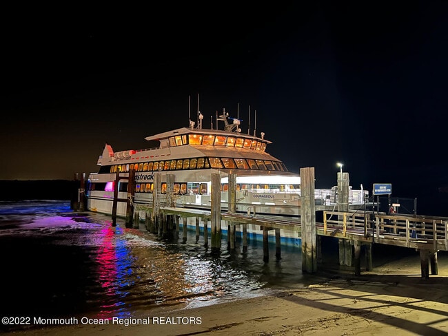 Building Photo - 324 Shore Dr