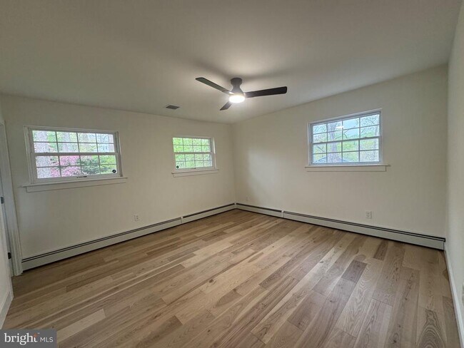 Building Photo - 473 LINVILLE Rd