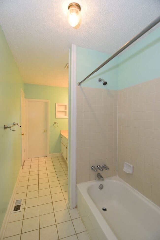 Building Photo - Evans 3 Bed/2 Bath w/ Garage & Huge Fenced Yard