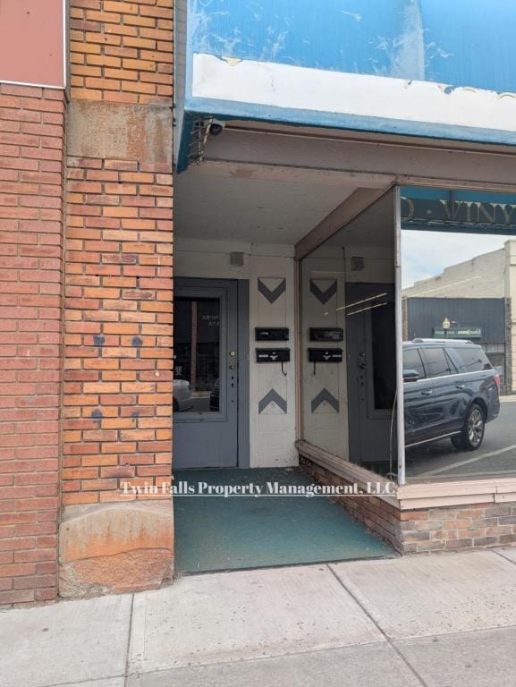 Building Photo - 917 Main St