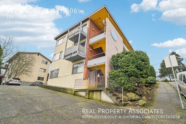Building Photo - 951 N 45th St