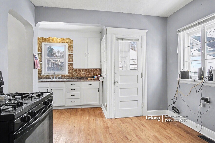 Building Photo - 312 Sawyer St