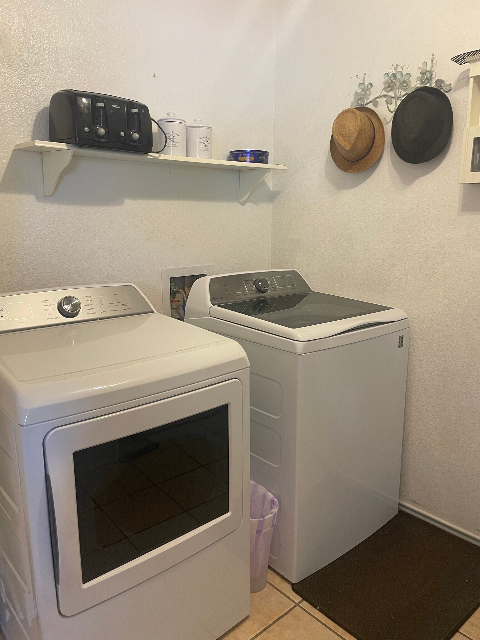 Building Photo - 124 Barcelona Ave