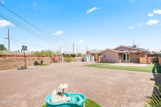 Building Photo - 450 Sunrise Hills Dr
