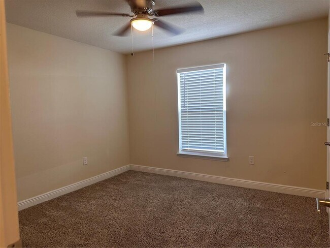 Building Photo - 402 Edith Dr