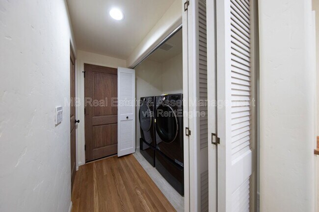 Building Photo - 1260 Ridgeley Dr