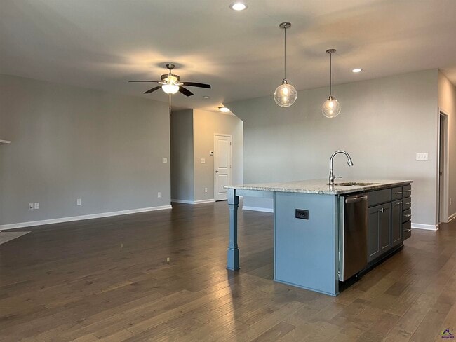 Building Photo - 401 Tivoli Wy