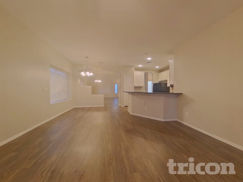 Building Photo - 11638 W Jackson St