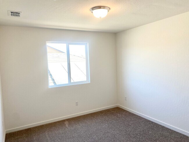 Building Photo - 5 Bedroom In Clovis Unified School District