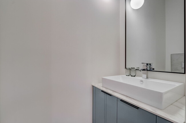 Building Photo - 4210 W Belmont Ave