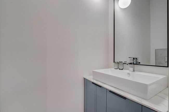 Building Photo - 4220 W Belmont Ave