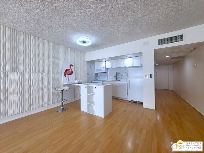 Building Photo - 277 E Alejo Rd