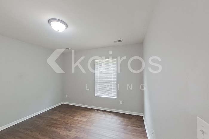 Building Photo - 1010 E Macree Terrace