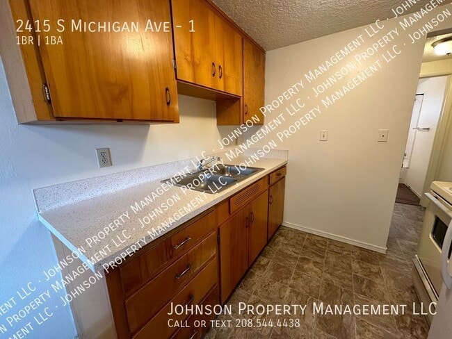 Building Photo - 2415 S Michigan Ave