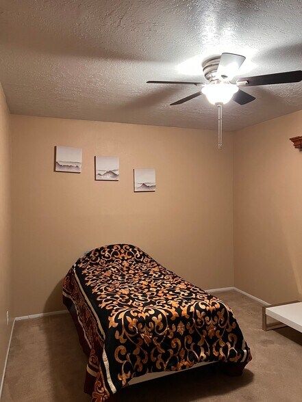 Building Photo - 628 Marquis Ct NE