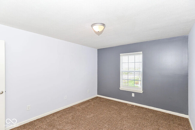 Building Photo - 9651 Calamus Dr
