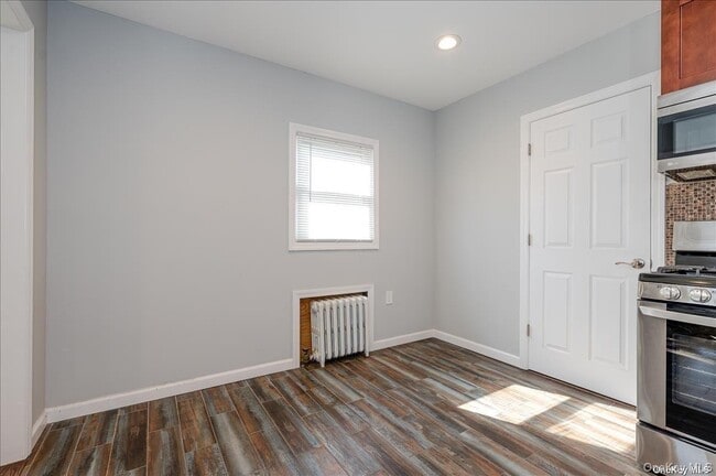 Building Photo - 311 E Market St