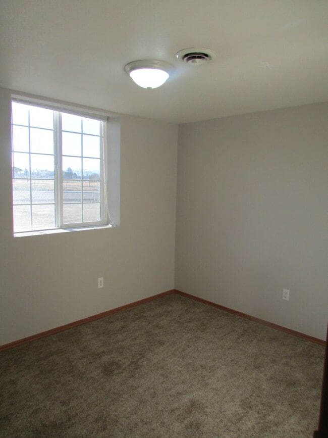 Building Photo - 510 S Circle Dr