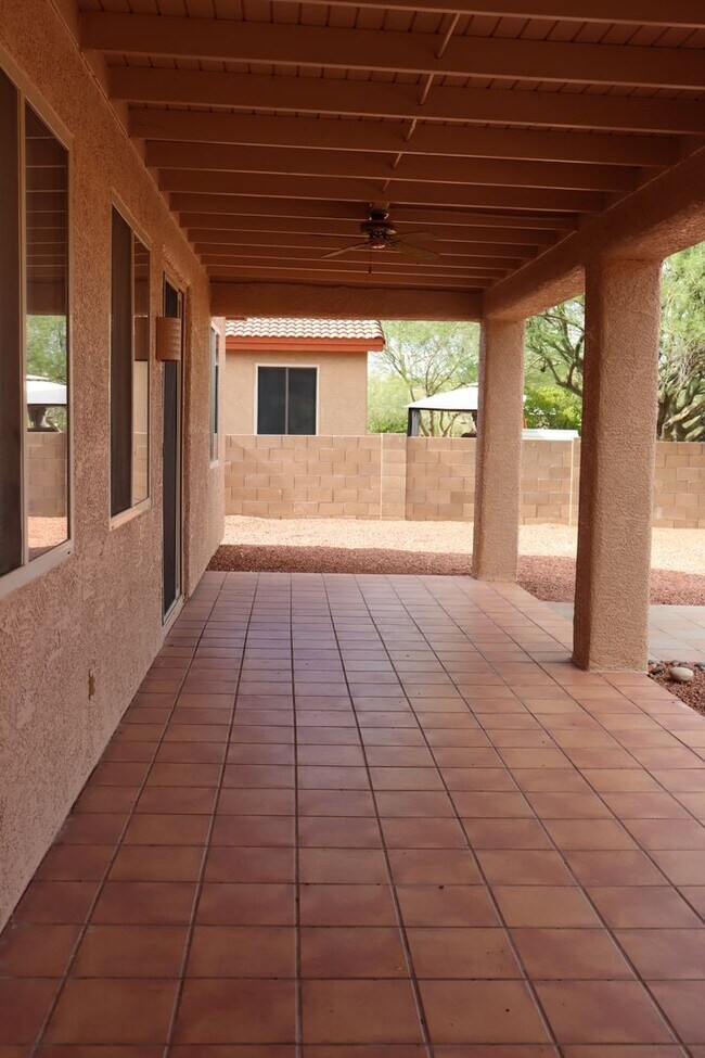 Building Photo - Beautiful West Side Home in Gated Community