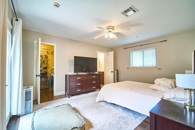 Building Photo - 5506 Dumfries Dr