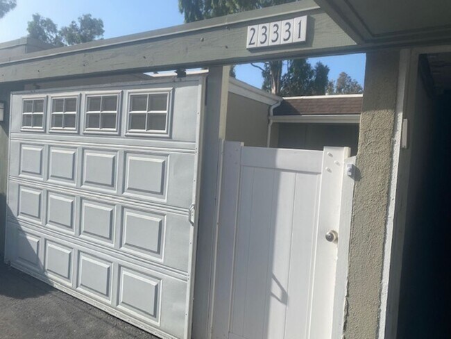 Building Photo - Beautiful fully remodeled 2 bedroom 1.5 bath in Laguna Hills