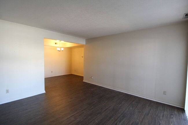 Building Photo - 1018 Blue Ridge Dr