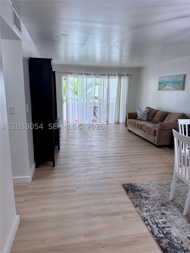 Building Photo - 1235 Mariposa Ave