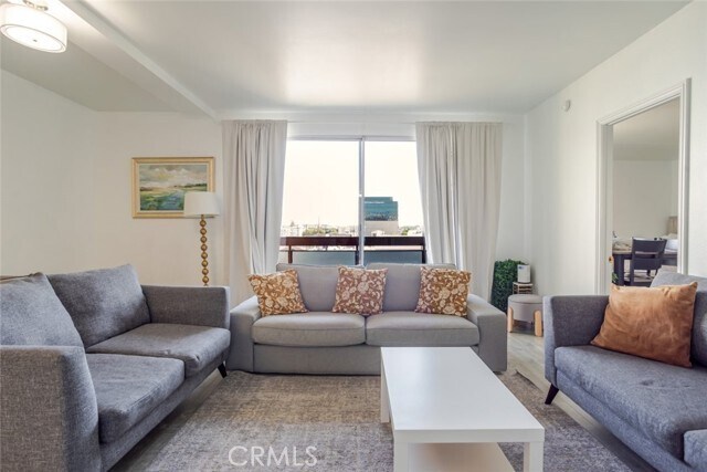 Building Photo - 321 S San Vicente Blvd