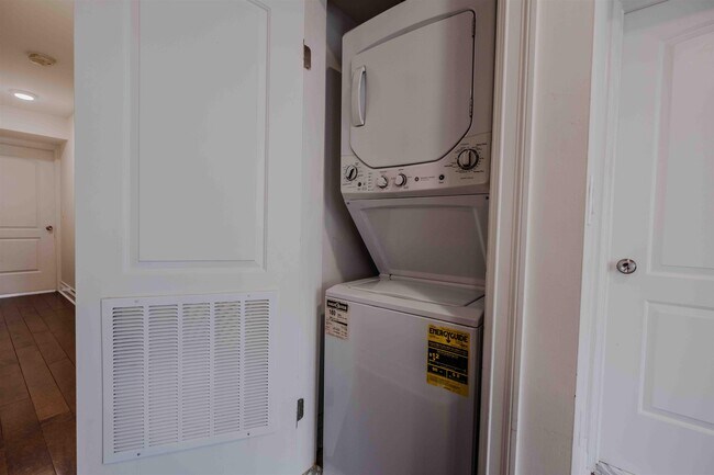 Building Photo - 74 Beacon Ave