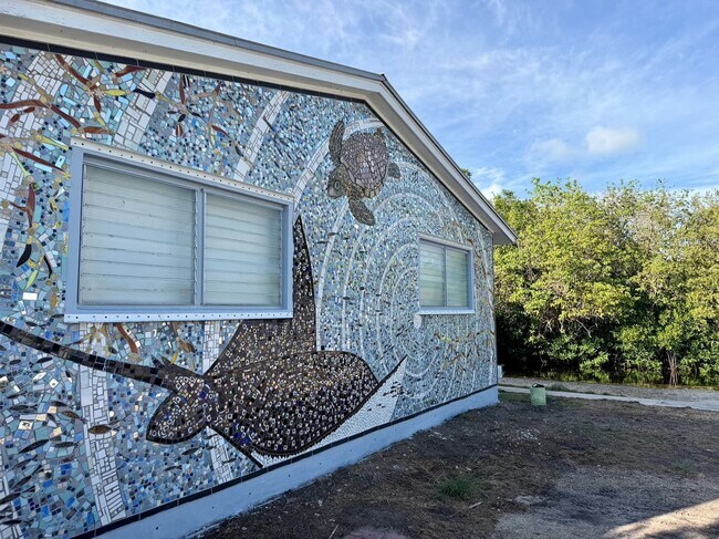 Building Photo - 2627 Staples Ave