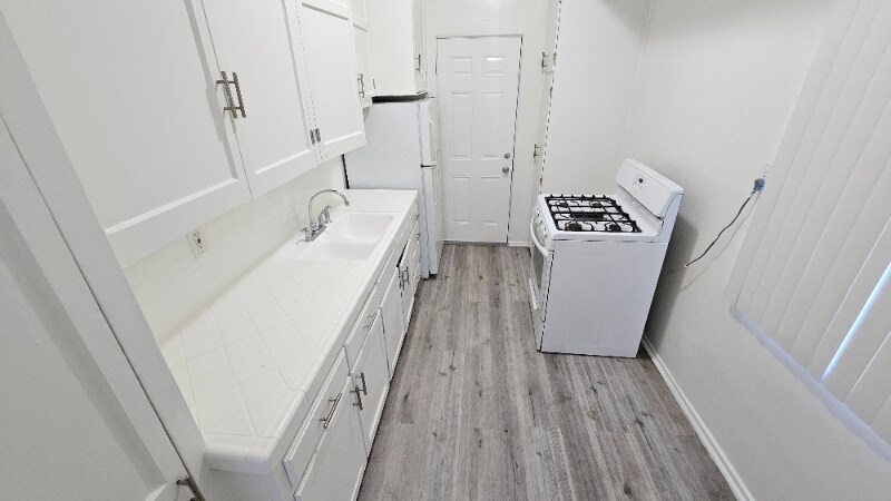 Building Photo - 519 N Gardner St