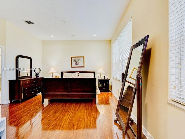 Building Photo - 4910 SW 163rd Ave