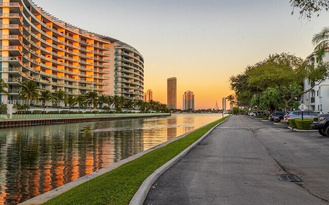 Building Photo - 3255 NE 184th St