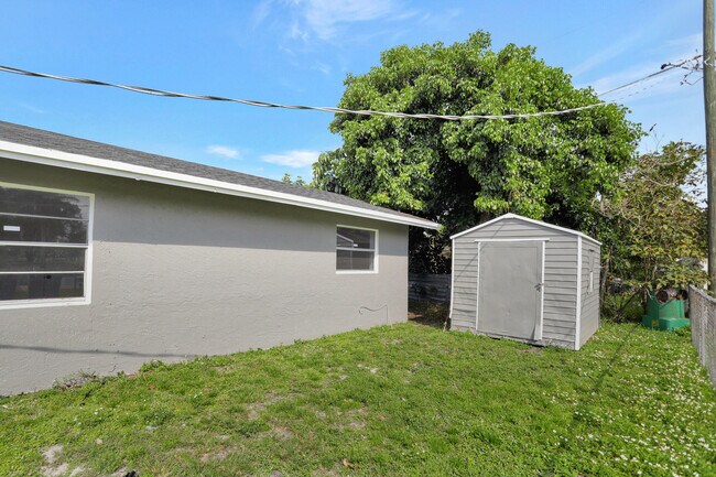Building Photo - 8211 NW 45th Ct