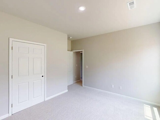 Building Photo - 225 Swinson Dr