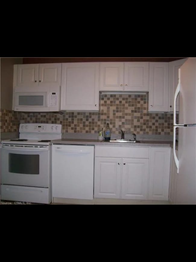 Kitchen - 1730 State St