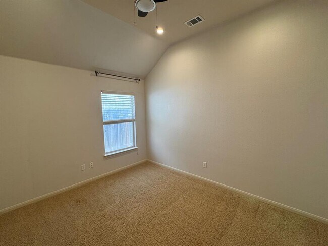 Building Photo - 9820 Savannah Ridge Dr
