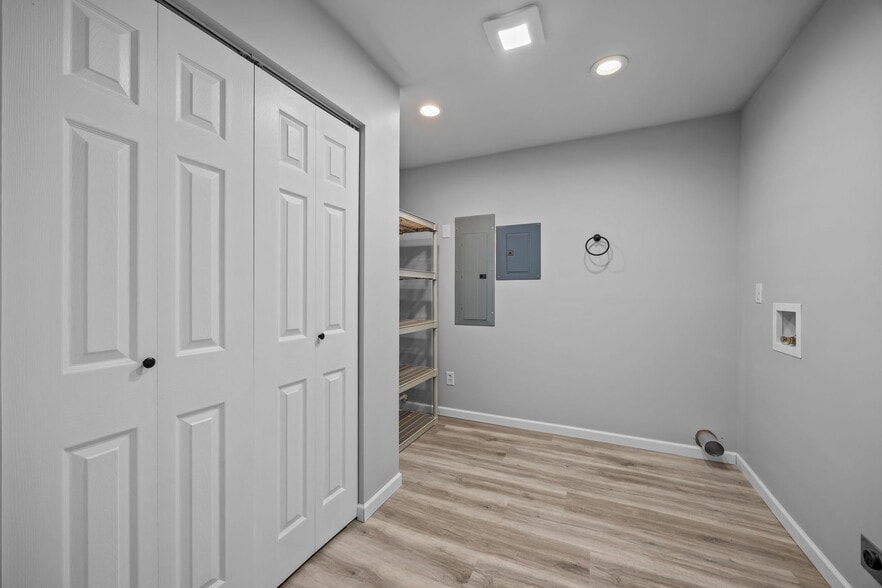 Building Photo - 3613 River Rd