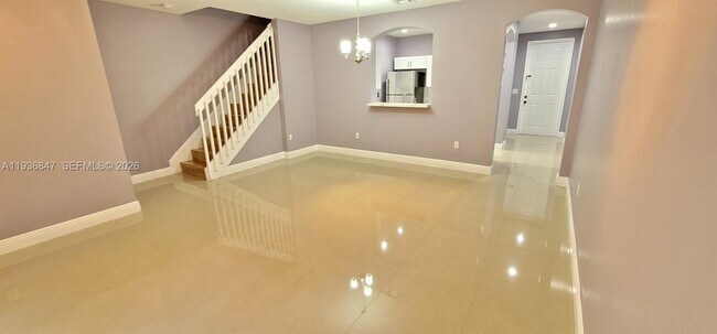 Building Photo - 1005 NE 42nd Pl