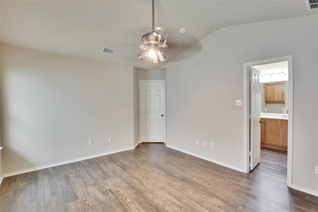 Building Photo - 210 Lollipop Ln