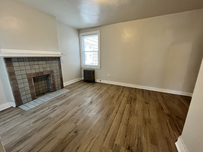 Building Photo - 2116 Bedford Ave