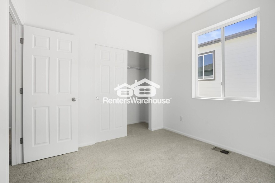 Building Photo - 6601 N Netherland St