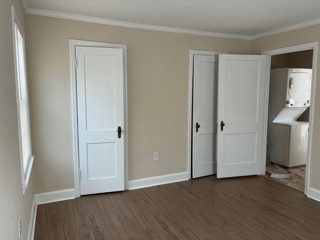 Building Photo - 1318