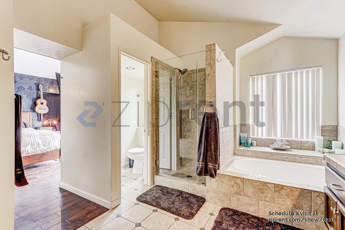Building Photo - 40050 Spinning Wheel Dr